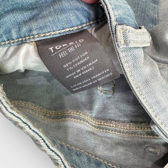 Torrid 24 Raw Hem Jean Shorts Patchwork Panel Light Wash Casual Plus Denim - Picture 6 of 8